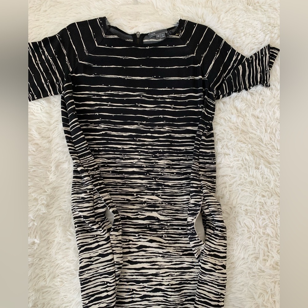 LIKE New, VINCE Black and Cream 100% Silk Shift with Pockets Dress, XS - Picture 7 of 16